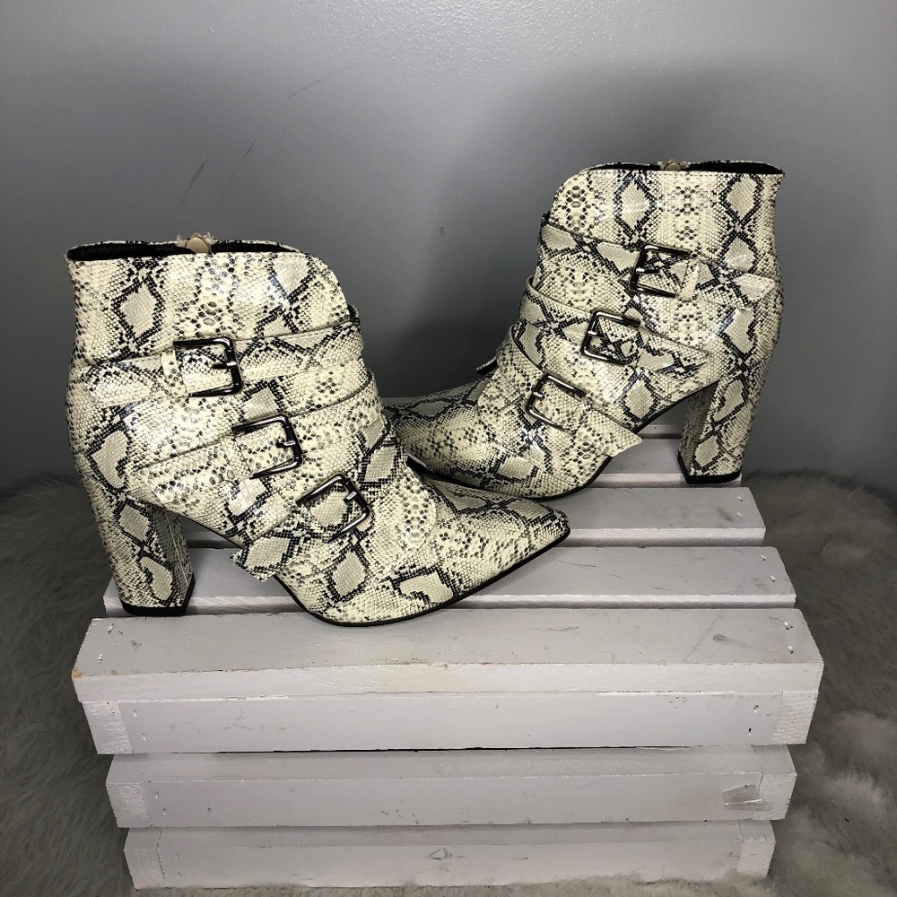 Snakeskin Pattern Buckle Boots